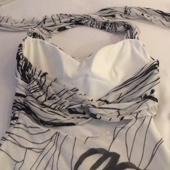 Silk elegant dress by Laura Vann - Picture 2 of 11